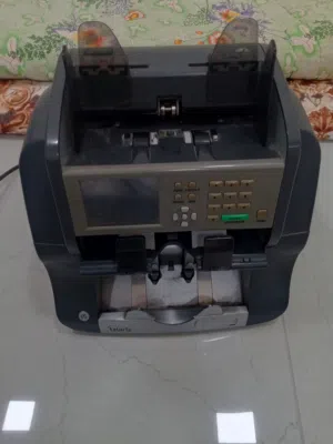 ماكينه كاشف مزور وفرز وعد للبيع بحاجه لتنظيف وشغالة