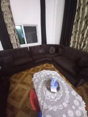 كنب لون بني للبيع 100 دينار