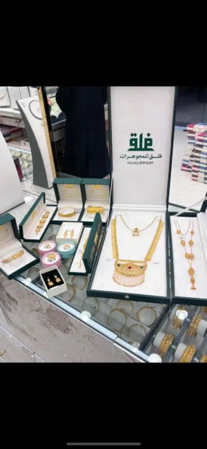 طقم فضة مطلي بالذهب من الفلق للمجوهرات
