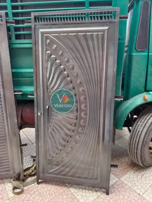 باب من صفيح معدني