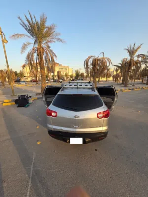 Chevrolet Traverse, 2010, Automatic, 375727 KM, FOR SALE: LT  Clean Silver, Fully Loaded & Reliable