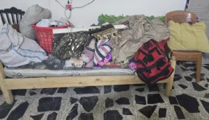 اغراض منوعه للبيع سرير. مع دوشك مع نواعم بردات ونواعم مطبخ +برده سحب