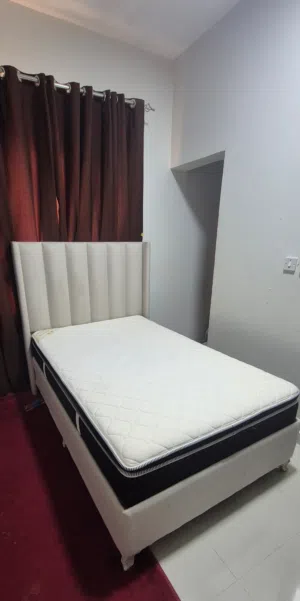 سرير نوم للشخص كامل
