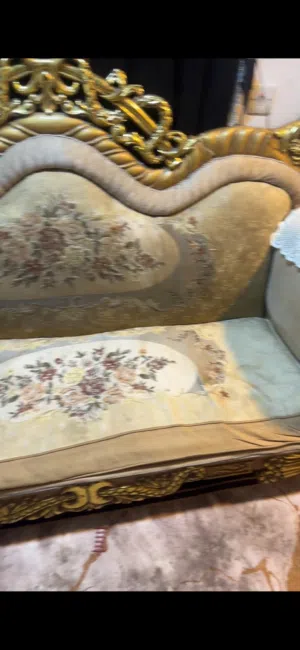 أربع كراسي وثنين كبار وطبله كبيره