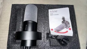 مايك احترافي Fifine K688 بحالة الوكالة مع الستاند (استخدام مرة واحدة)