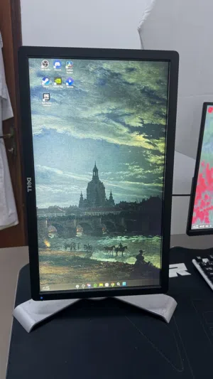 شاشة ديل تنفع جانبيه واذا تبيها اساسيه ، تقدر تستخدها بطول وبالعرض   التشغيل حجم الشاشه : 17إنش