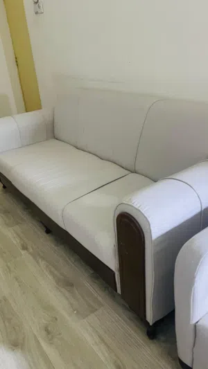 للبيع قنفات 5 قطع 2 ام المقعد واحد و ام المقعدين 1 وأم ثلاث مقاعد 2 يعني 5 قطع نضيفات جدن