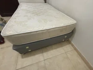 سرير مزدوج كبير