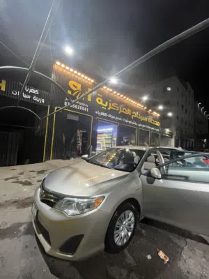تويوتا كامري 2014سيارة نظيفة