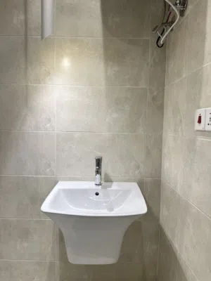 شقة للبيع في عمارات البكوش تشطيب ممتاز تطل على شارعين