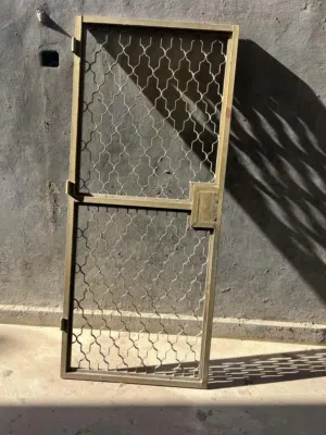 بابا للبيع بالقفص متاعه