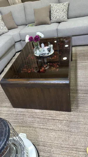 طاولة غرفة معيشة للبيع