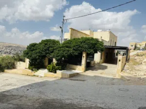 600 m2 5 Bedrooms Villa for Sale in Zarqa Dahiet Al Madena Al Monawwara