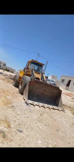 اقرء قبل لا اترن.  جرافه L90   فلفو موديل. 1990.  متور جير. بكسس فحص.  منتهي ترخصها.  سنه.  شغل سحات