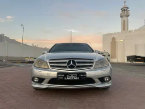 مرسيدس C200 موديل 2010 خليجى فل أوبشن بحالة ممتازة بدون حوادث .