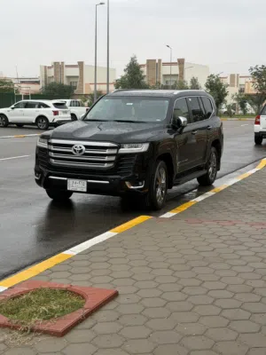 لاندكروزر VX 2023 وكالة ساز