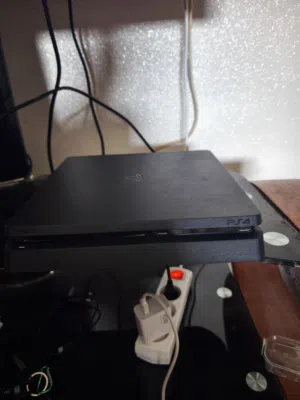 فور سلم للبيع 1400ساهل مستعجل للبيع اقرء وصف
