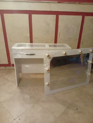 شديد تسريحه 5 درج     عرض متر عمق 30    الادراج علي مجره معدن    السعر /  3700    ملاحظه هام