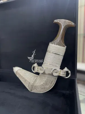 خنجر عماني زراف هندي وعاج صياغة الحبسي