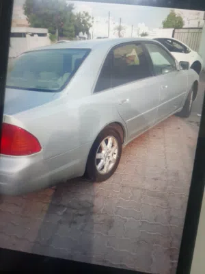 للبيع تويوتا افالون موديل 2000 بحالة مناسبة للاستعمال 3000cc