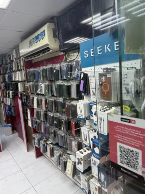 محل للبيع في سوق الجوالات في عجمان