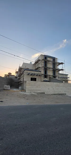 ‏٣ غرف نوم ‏.‏ ٣ حمّامات ‏.‏ 200 م٢‏2