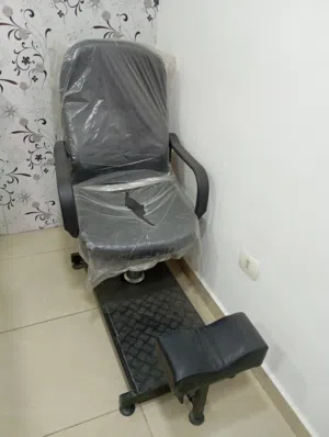 كرسي بدكير متحرك بحالة ممتازة