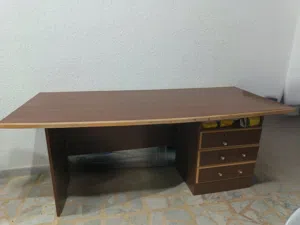 طاولة مكتب