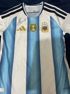 قميص منتخب الارجنتين اصلي وموقع من خافيير سافيولا