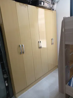 خزانة ملابس للبيع