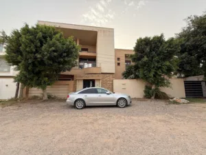 500 m2 More than 6 bedrooms Villa for Rent in Tripoli Al-Serraj