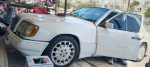 مرسيدس بنز الفئة E موديل 1995 بحالة ممتازة ومرخصة مع مواصفات أمريكية