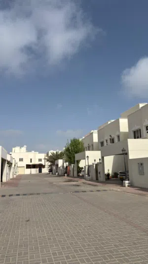 فيلا مؤجرة للبيع في مجمع ميار السكني بالخوض