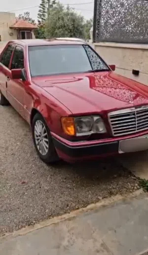 ‏مرسيدس بنز ‏.‏ الفئة-E ‏.‏ 1995 ‏.‏ مستعمل‏4