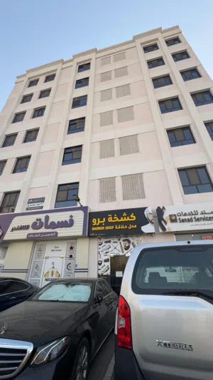 محلات للإيجار مع محل للبيع مجهز (حلاق )
