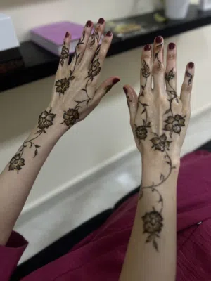 Henna artist