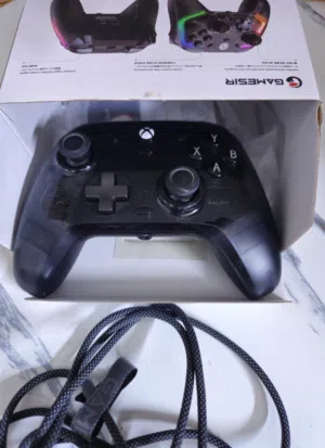 يد قيمنق احترافية GameSir Kaleid الشفافة المعتمدة من إكس بوكس للـ PC والكونسول