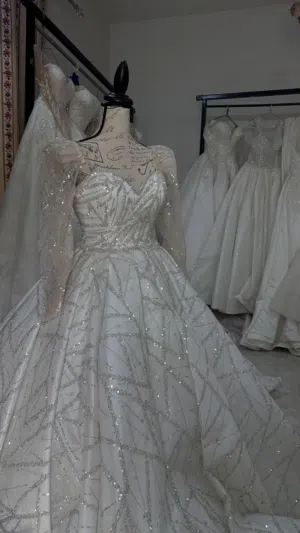 فساتين زفاف للبيع