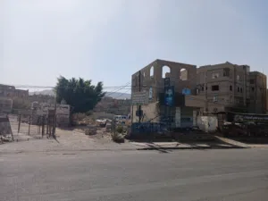 اثنين محلات على شارع الستين الرئيسي