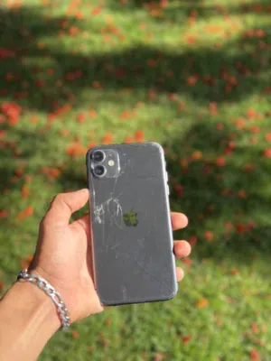 Apple iPhone 11 128 GB in Tripoli