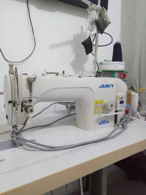 ماكينة خياطة