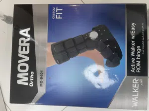 حذاء طبي مستعمل نظيف جدا مقاسه large عكاز طبي من صيدلية النهدي