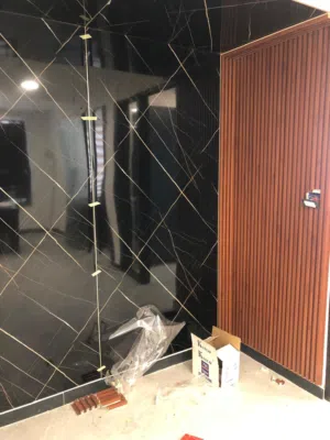 ألواح حائط PVC رخامي UV مقاومة للرطوبة والحرارة بقياس 280×122 مع هدية 2 لاصق اكريلك مجانا