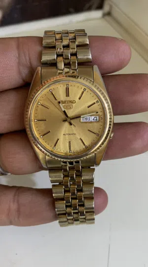 ساعة سيكو 5 أوتوماتيك أصلية – لون ذهبي كلاسيكي أنيق  Seiko 5 Automatic