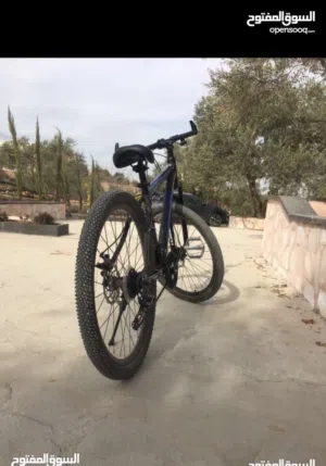 دراجه هوائيه جبليه اللون :اسود. المقاس :26 (الدراجه غيارات امامي وخلفي).