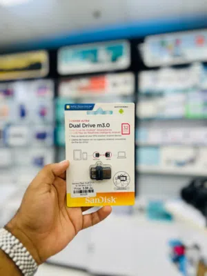 SanDisk dual drive 32GB in Muscat / Brand New