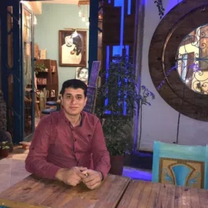 ثائر 