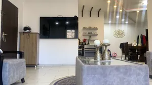 شقة مفروشة للبيع في الطيرة رام الله فوق مدارس ابو عين مع اطلالة على الحي الدبلوماسي وجبال سرد