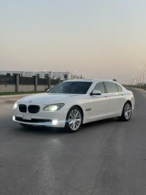 BMW750 f02
