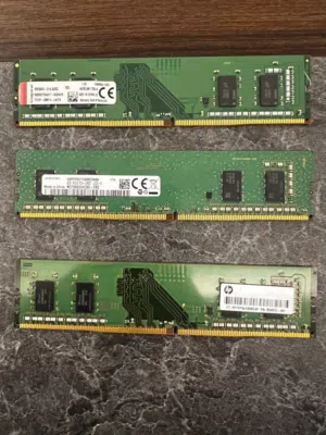 للبيع :_ رامات منهم 3 لل PC ولابتوب 3 حبات 32GB // 8GB DDR4